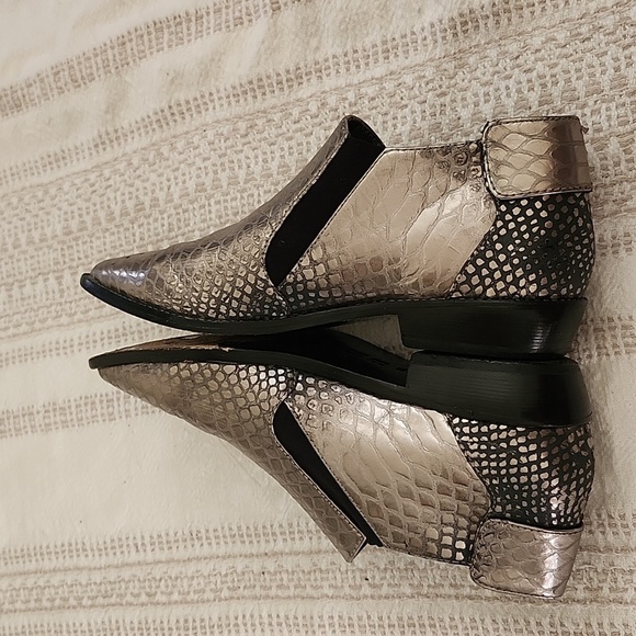 LAMB silver black reptile print leather pointed toe ankle booties Womens 6.5 - Picture 10 of 12